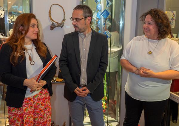 L’inaugurazione di <em>Preziosi di Carta:</em> da sinistra, Bianca Cappello, Marco Rossini e Marina Chiocchetta (foto Michele Zanin)