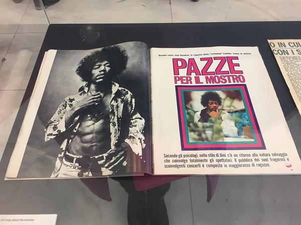 I miei scatti all’inaugurazione della mostra dedicata a Jimi Hendrix: articolo della rivista <em>Ciao big</em> del 29 dicembre 1967
