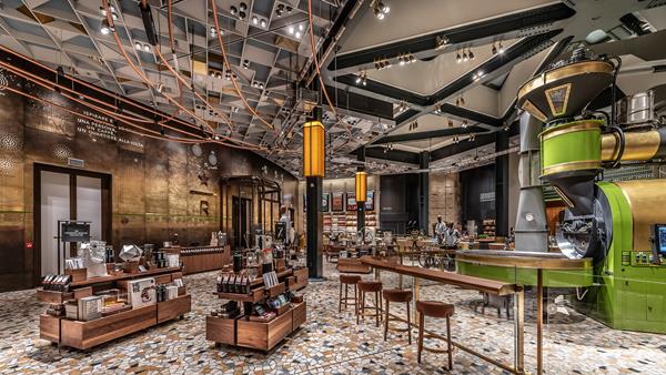 L’interno di Starbucks Milano <em>(ph. courtesy ufficio stampa)</em>