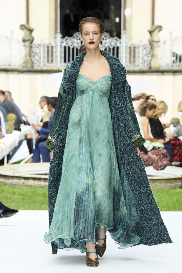 Quattro outfit dalla collezione<em><strong> Curieloves you</strong></em> Haute Couture FW 2018-19 dalla sfilata del 18 settembre 2019 presso la Casa degli Atellani a Milano <em>(photo courtesy ufficio stampa)</em>