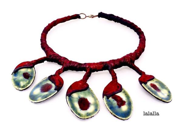 Valentina Viganò – <em>Petalosa in rosso, blu e lime</em>